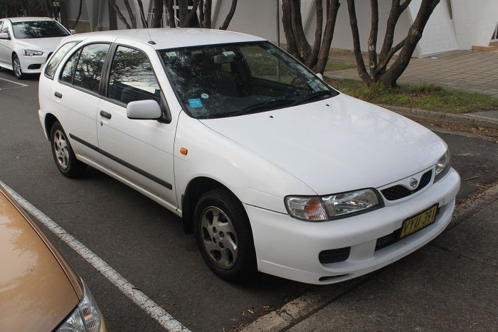 Nissan Pulsar n15 хэтчбек