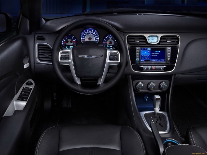 Chrysler 200 салон