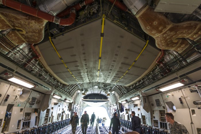 C 17 Globemaster грузовой отсек
