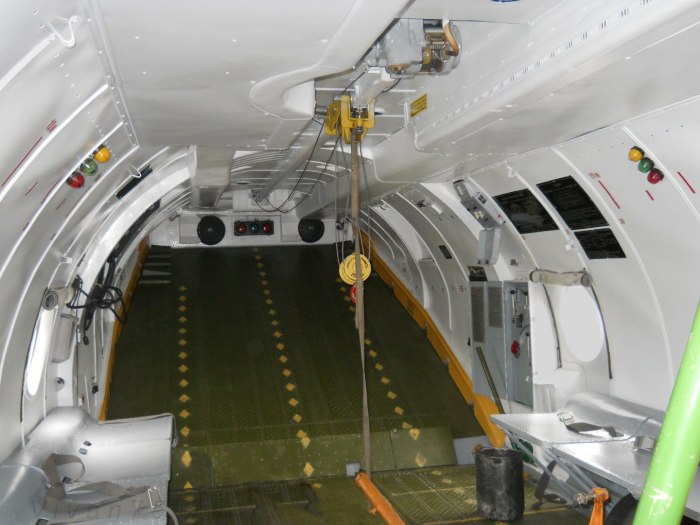 АН-26 грузовая кабина