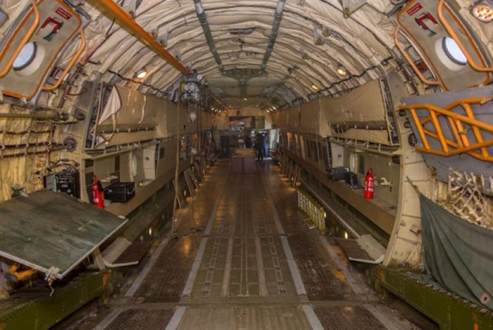 Ил-76 грузовой отсек