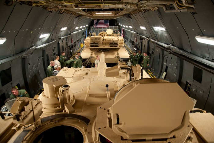 C 17 Globemaster грузовой отсек