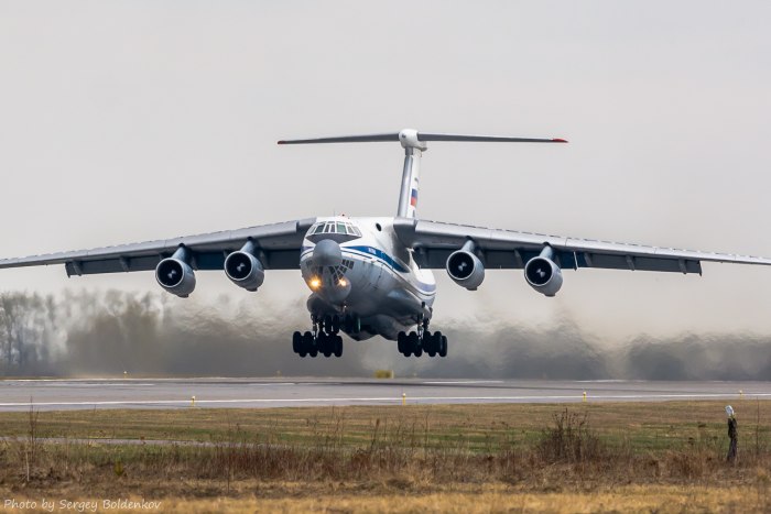 Военный грузовой самолет ил 76