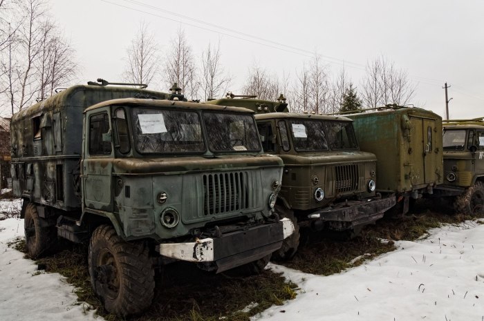 Кладбище брошенной военной техники ГАЗ 66