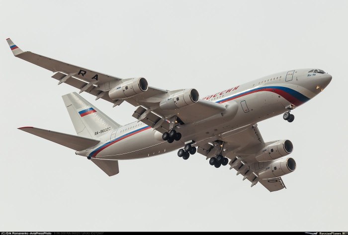 Ил 96 300