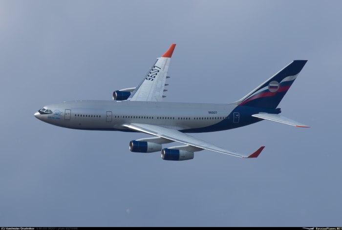 Ил 96 300