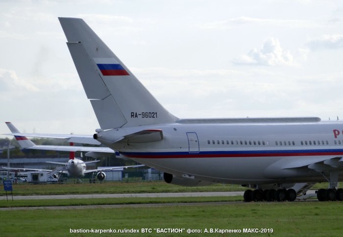 Ил 96 300
