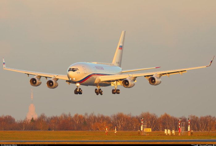 Ил 96 300