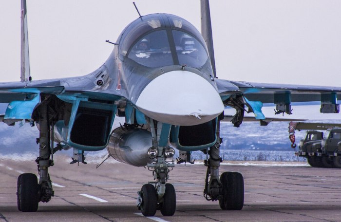 Истребитель-бомбардировщик Су-34