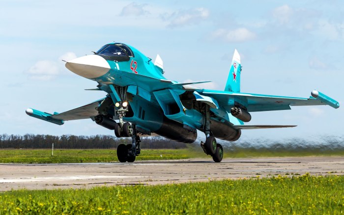 Истребитель-бомбардировщик Су-34