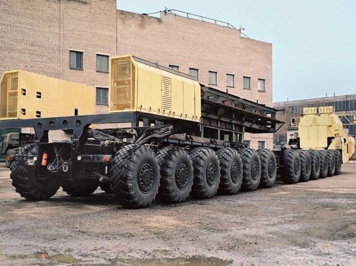 Военный тягач МАЗ-7907