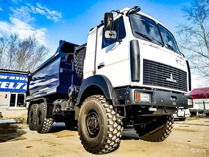 Самосвал 6х6 МАЗ 780130