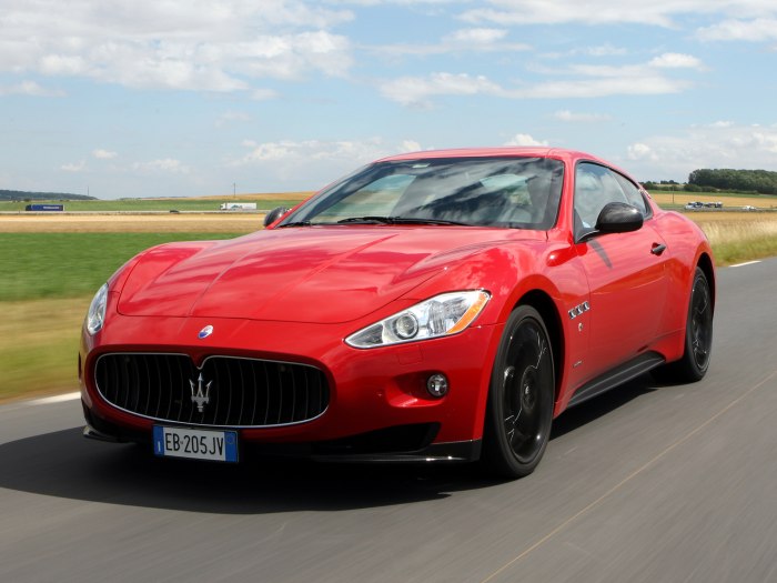 Maserati GRANTURISMO красный