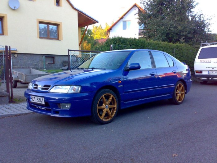 Nissan primera p11 синяя