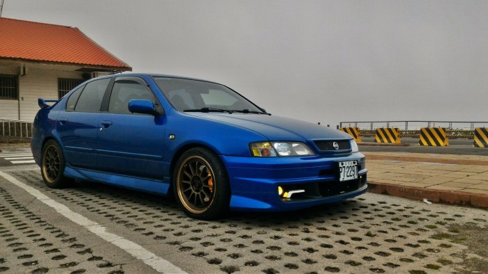 Nissan primera p11 синяя