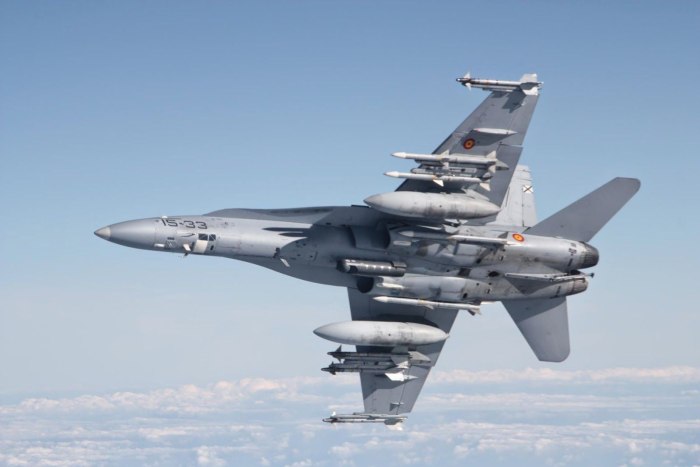 F 18 истребитель
