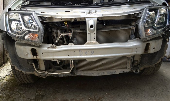 Renault Duster без переднего бампера
