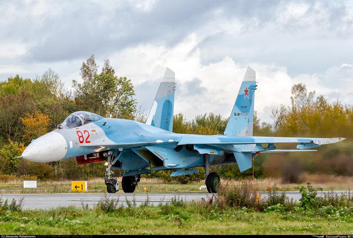 Самолет Су-27уб