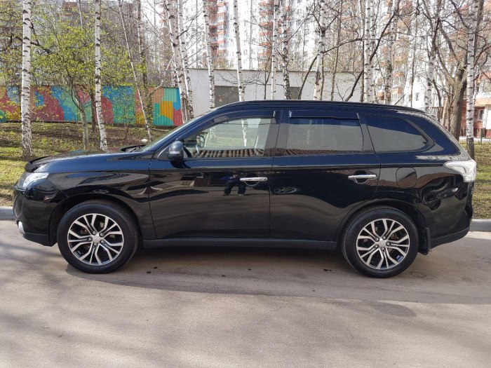 Mitsubishi Outlander 2013 на r18