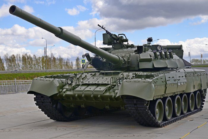 Танк т-80бм