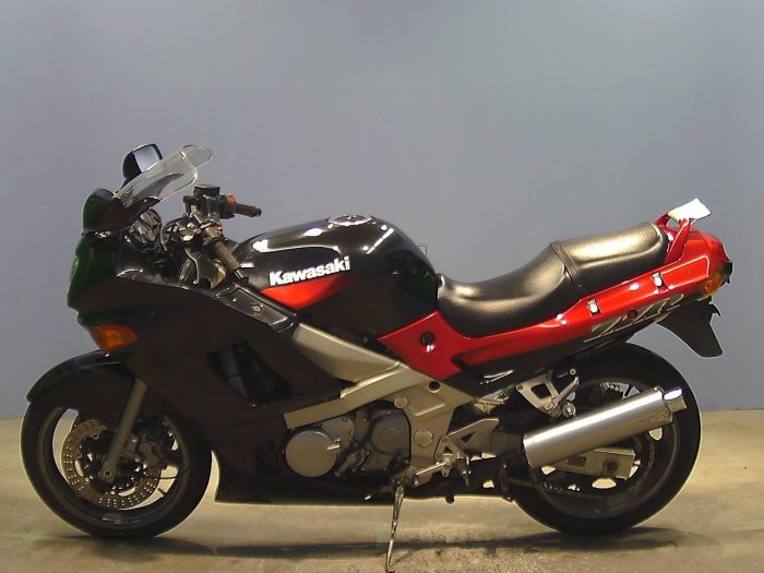 Мотоцикл Kawasaki ZZR 400