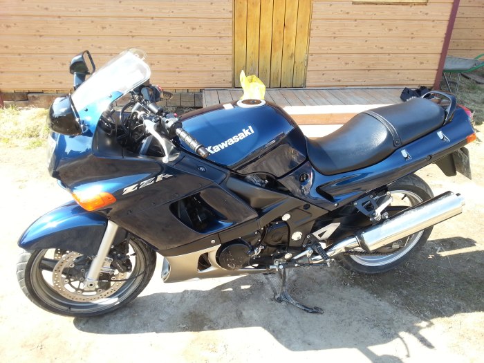 Кавасаки ZZR 400
