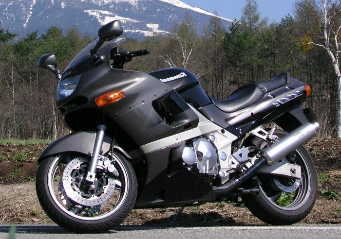 Мотоцикл Kawasaki ZZR 400
