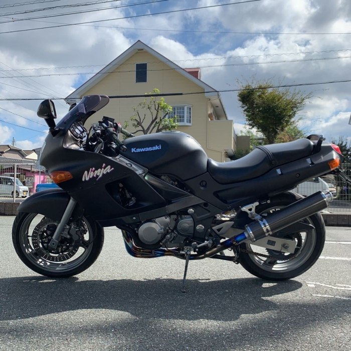 Кавасаки ZZR 400