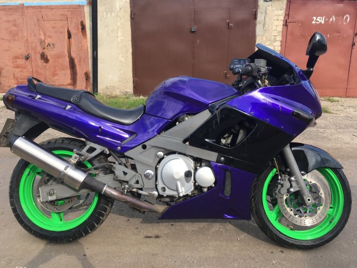 Мотоцикл Kawasaki ZZR 400