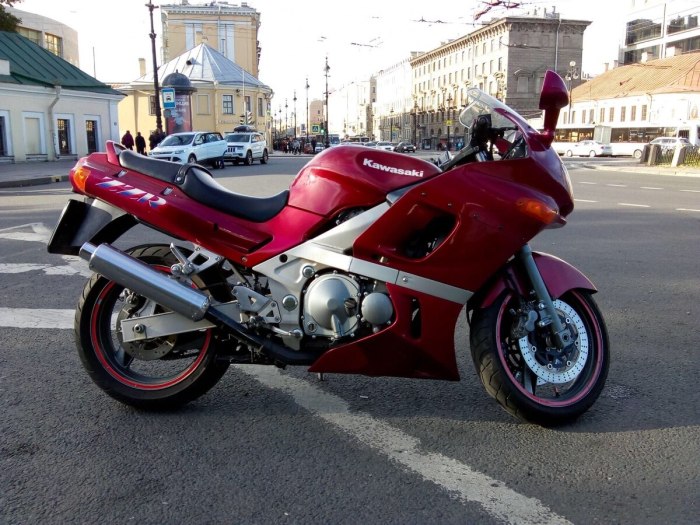 Кавасаки ZZR 400