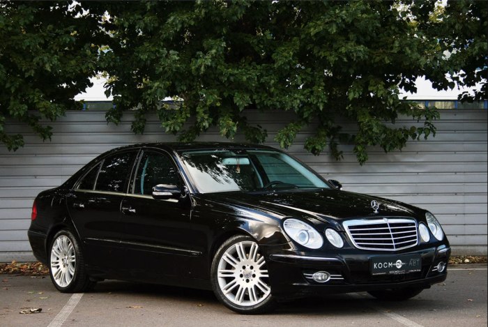 Mercedes Benz 211