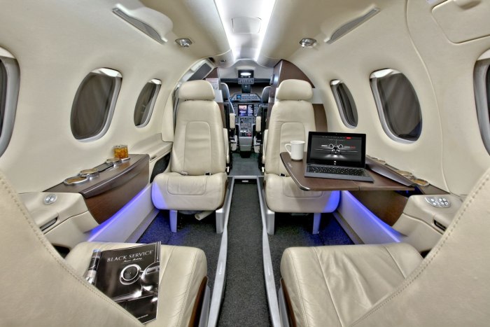 Phenom 100 салон