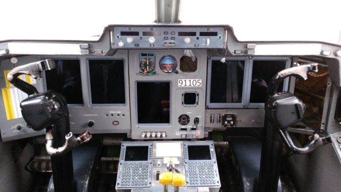 Ил-114-300 кокпит