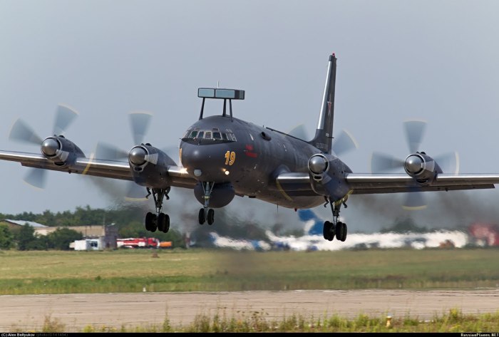 Противолодочный самолет ил-38