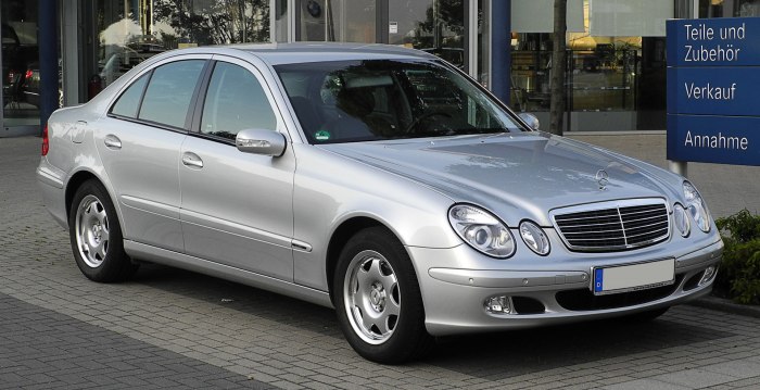 Мерседес е240 w211