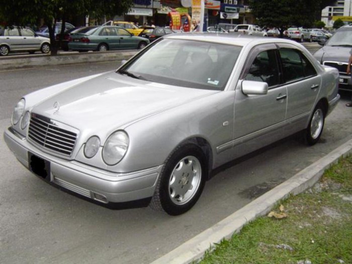 Мерседес е240