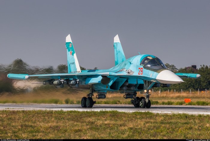 Истребитель-бомбардировщик Су-34