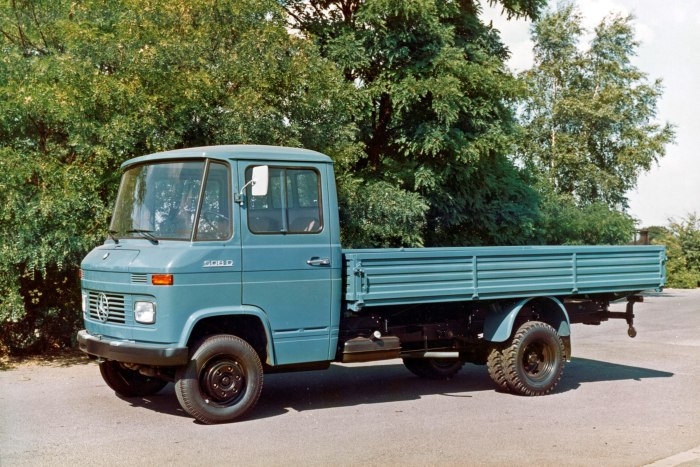 Мерседес т2 608d
