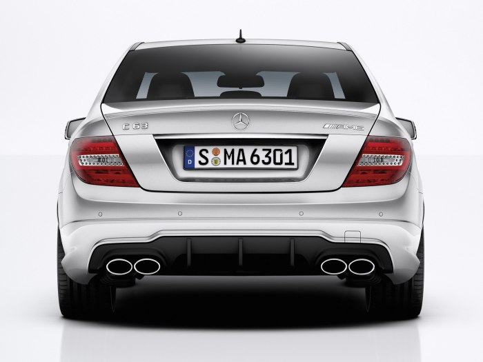 Mercedes-Benz c63 AMG сзади
