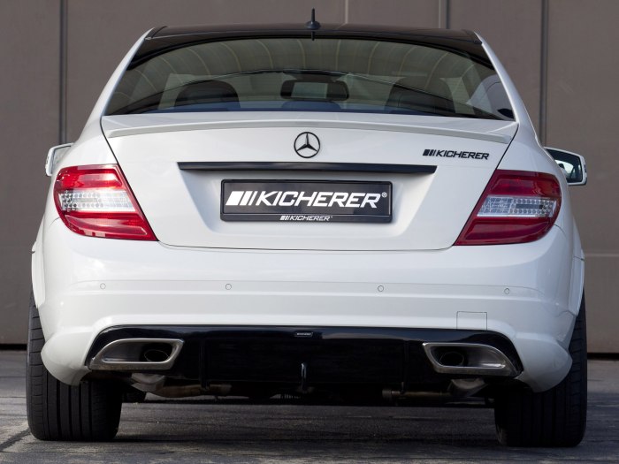 Mercedes-Benz c63 AMG сзади