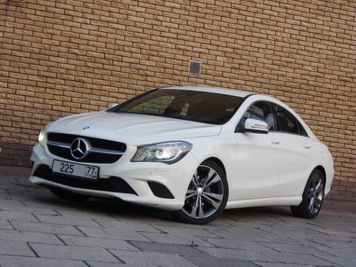 Мерседес CLA 200 белый