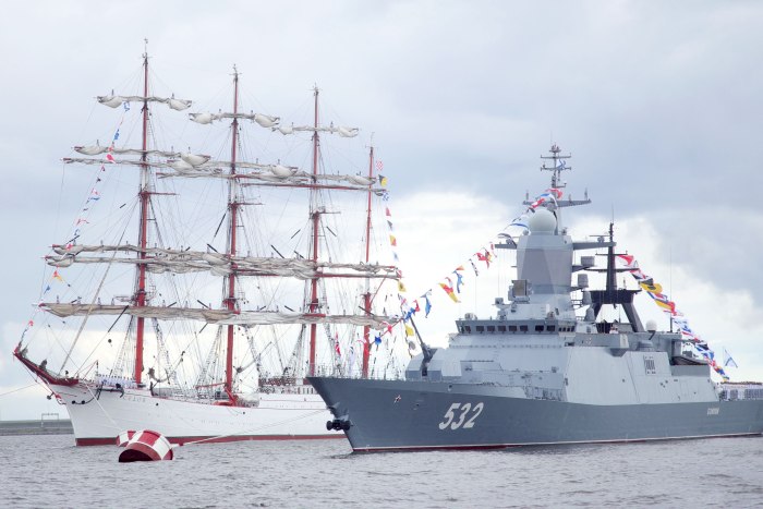 Адмирал Седов парусник