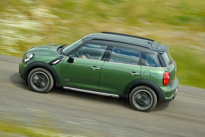 Mini Cooper Countryman Green