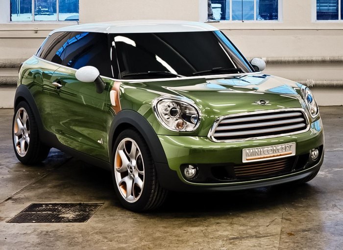 Mini Cooper Countryman зеленый