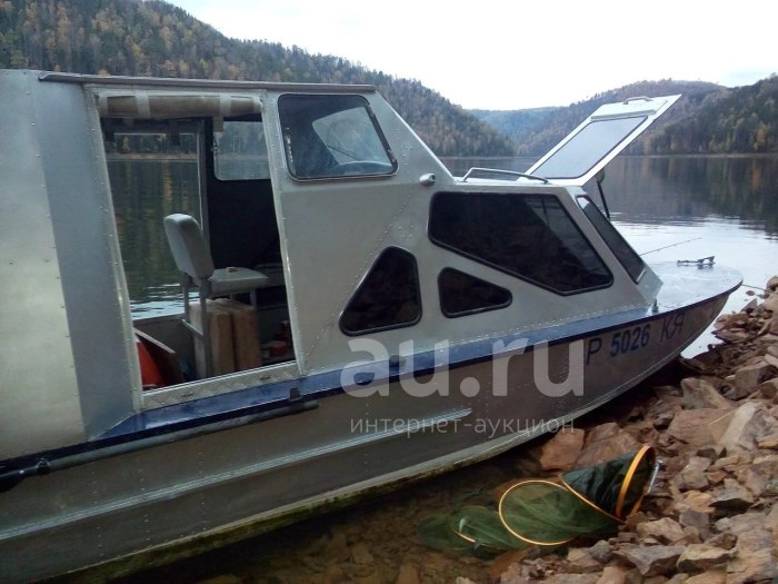 Катер Амур 2м водомет