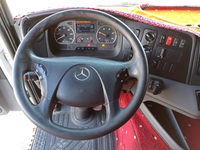 Mercedes Benz Axor 1840 салон