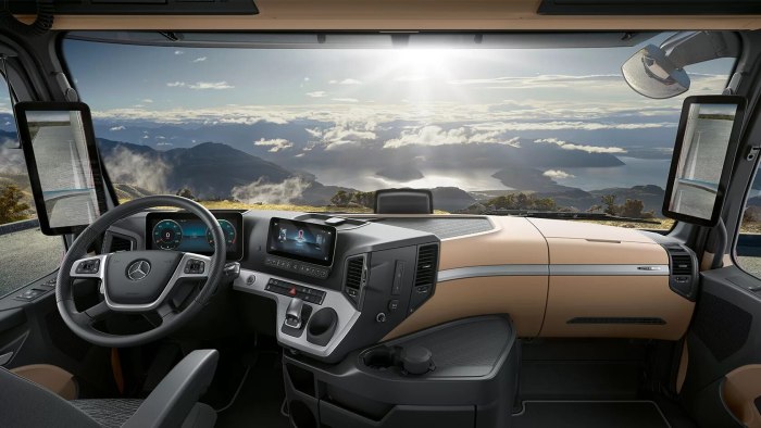 Mercedes Actros 2021 салон
