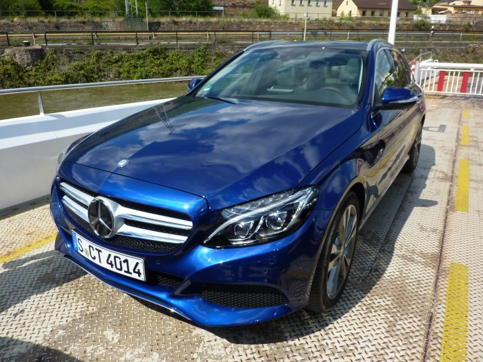 Mersedes Benz c class 180 голубой цвет