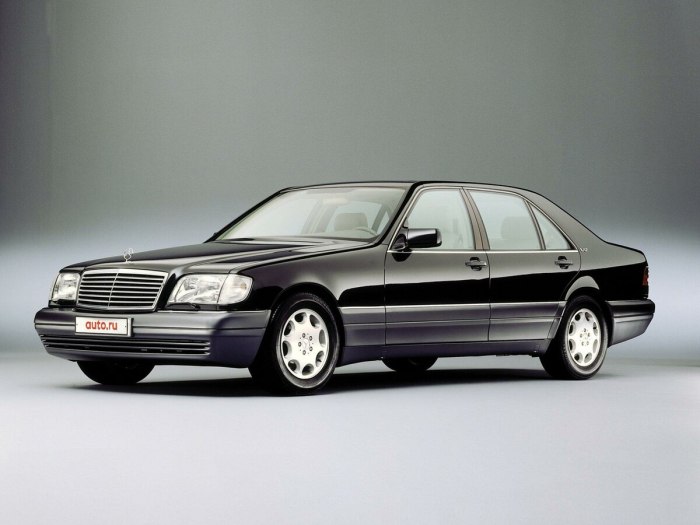 Игрушка машинка Mersedes Benz 90-x годов