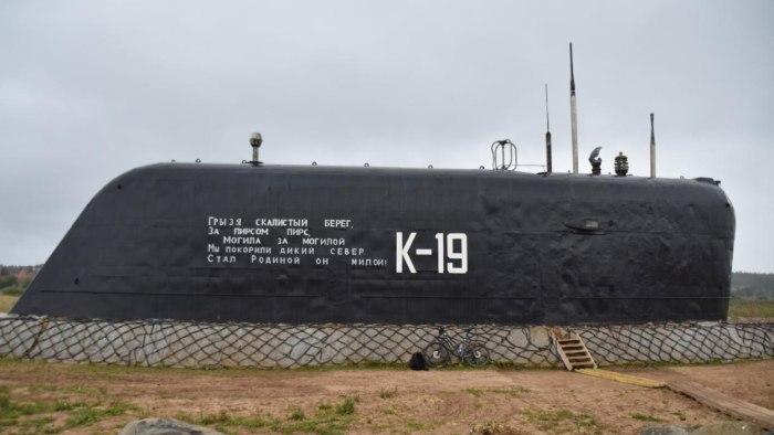 Памятник подводной лодке к-19